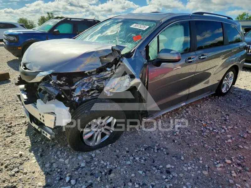 2026 Toyota SIENNA фото