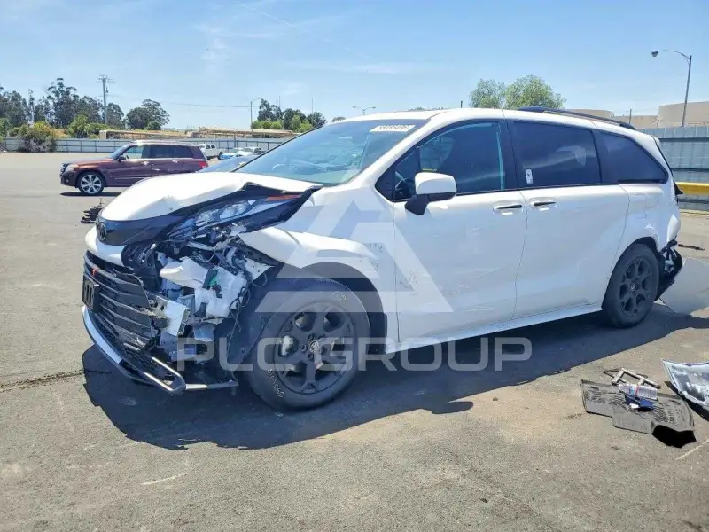 2026 Toyota SIENNA фото