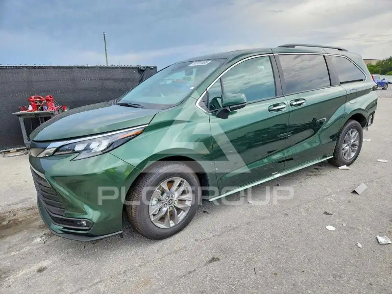 2026 Toyota SIENNA photo
