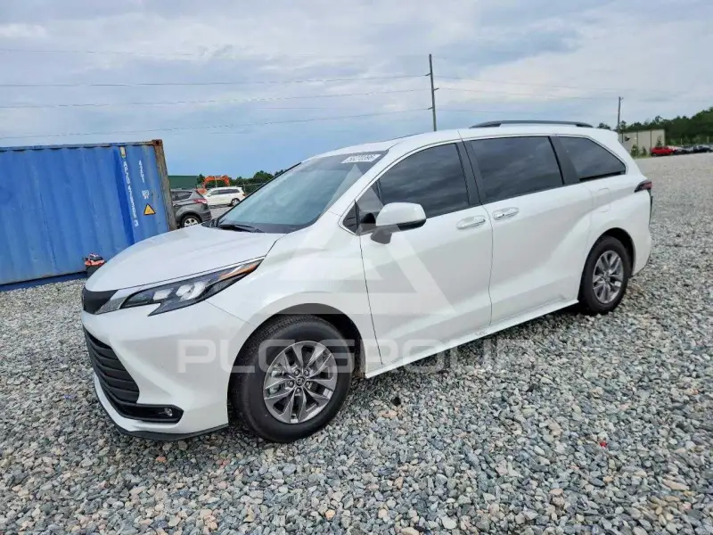 2026 Toyota SIENNA фото