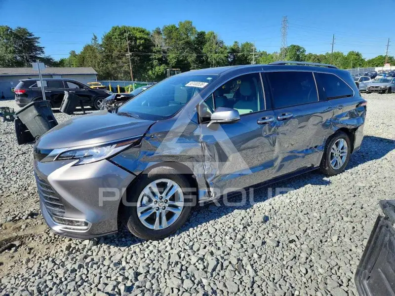 2026 Toyota SIENNA photo