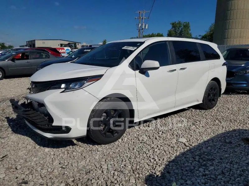 2026 Toyota SIENNA фото