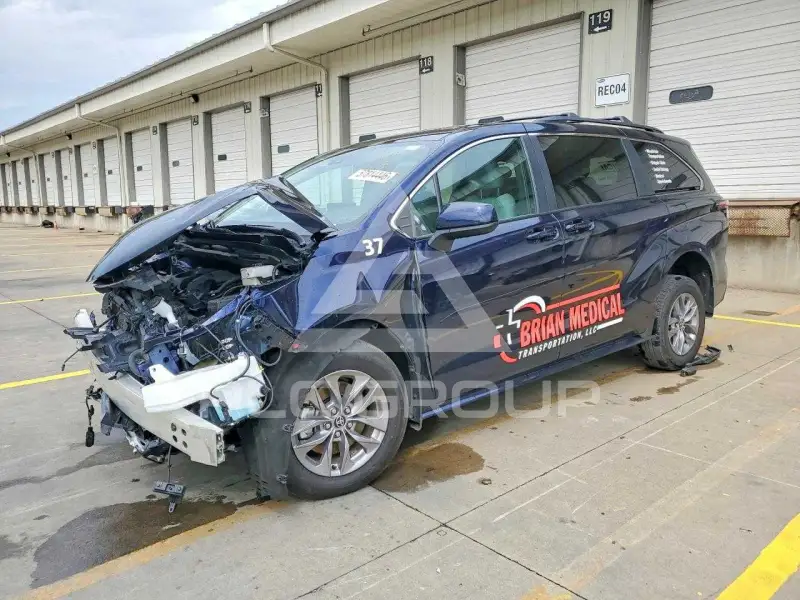 2026 Toyota SIENNA фото