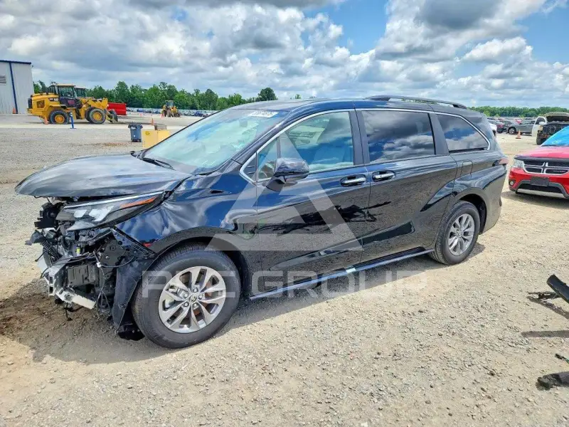 2026 Toyota SIENNA фото