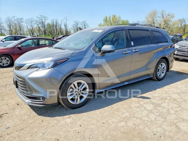2026 Toyota SIENNA фото