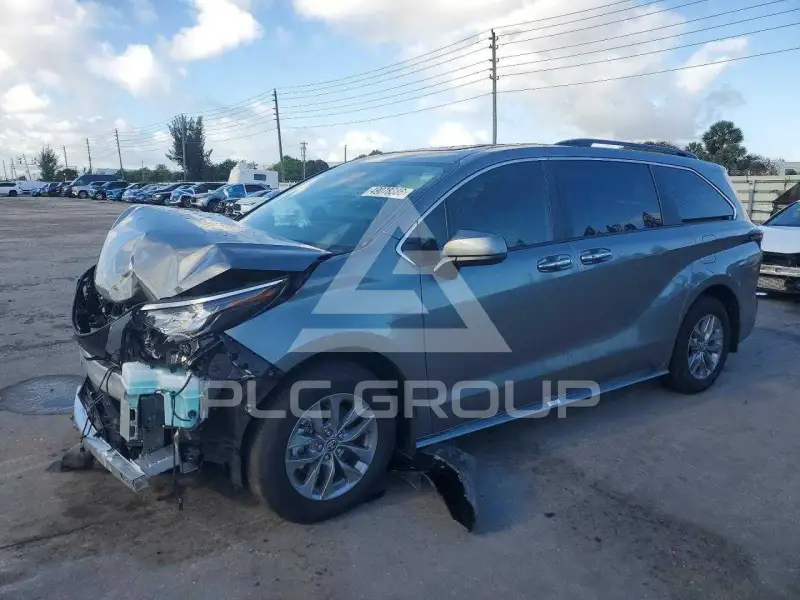 2026 Toyota SIENNA фото