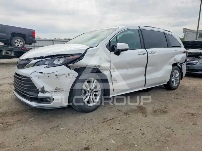 2026 Toyota SIENNA фото