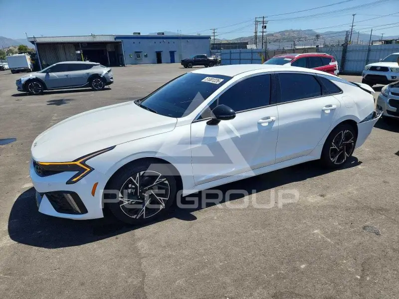2026 KIA K5 фото