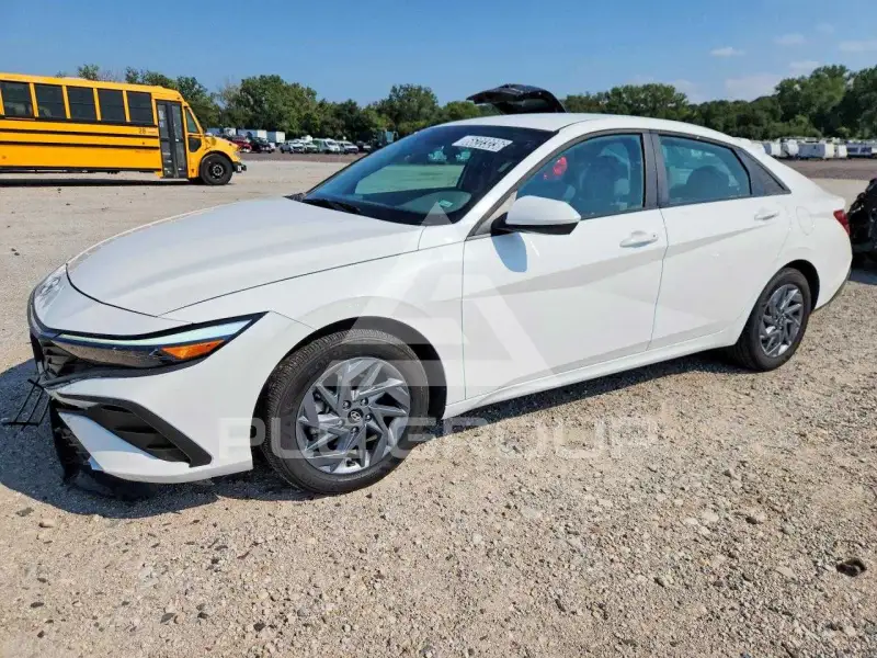 2026 Hyundai Elantra фото