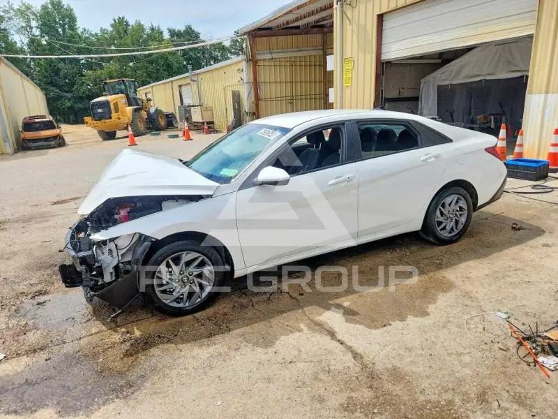 2026 Hyundai Elantra фото