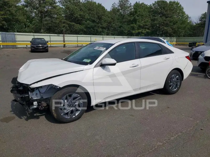 2026 Hyundai Elantra фото