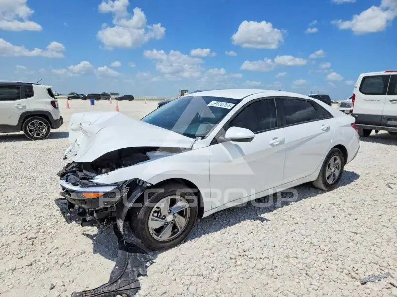 2026 Hyundai Elantra photo