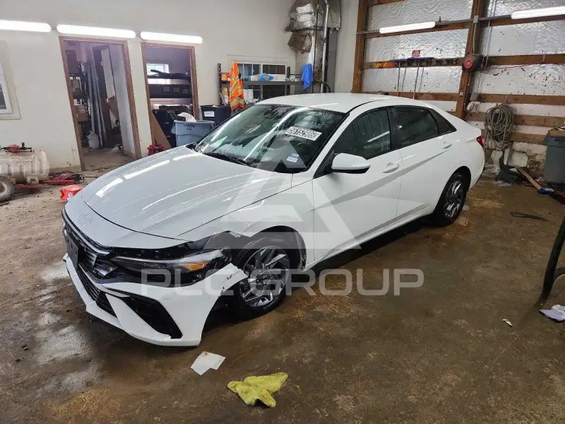 2026 Hyundai Elantra photo