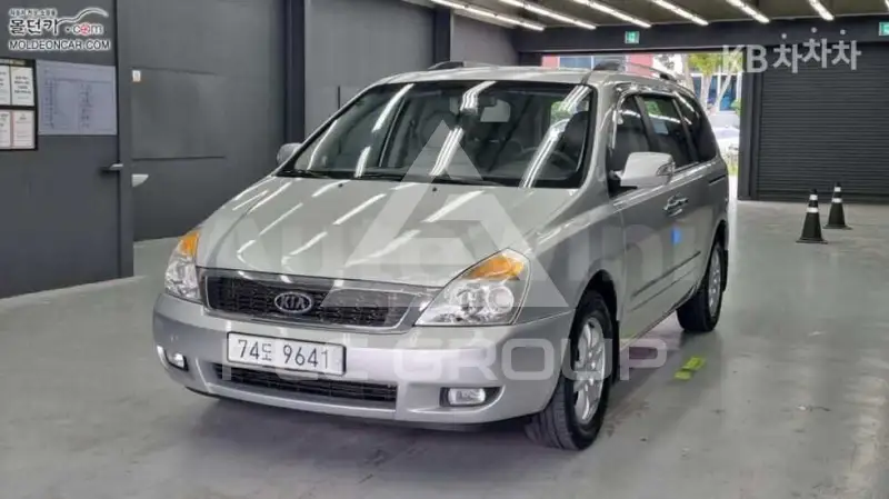 2012 KIA Carnival