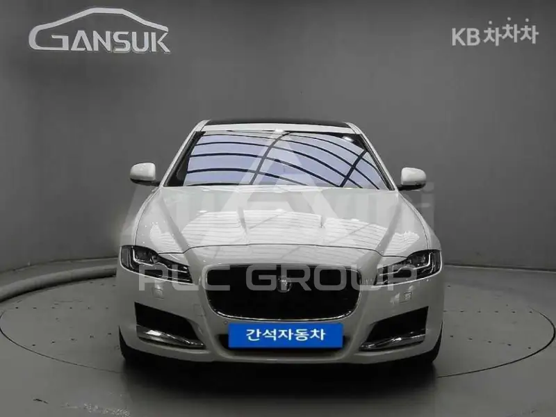 2017 Jaguar XF
