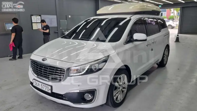 2017 KIA Carnival