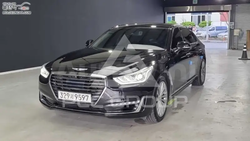2017 Genesis EQ900