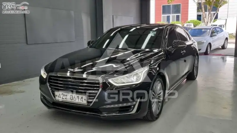 2017 Genesis EQ900