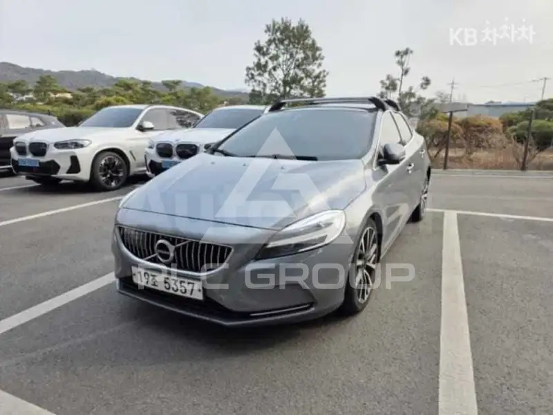 2018 Volvo V40