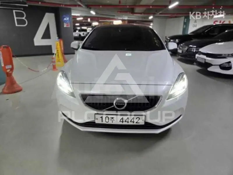 2018 Volvo V40