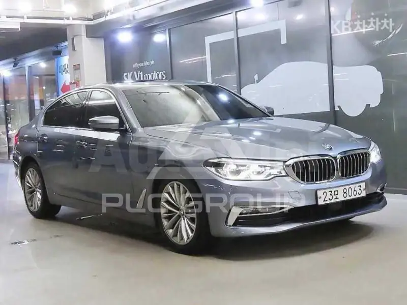 2019 BMW 523