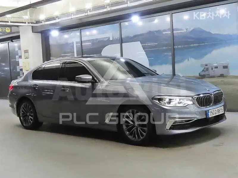2019 BMW 523