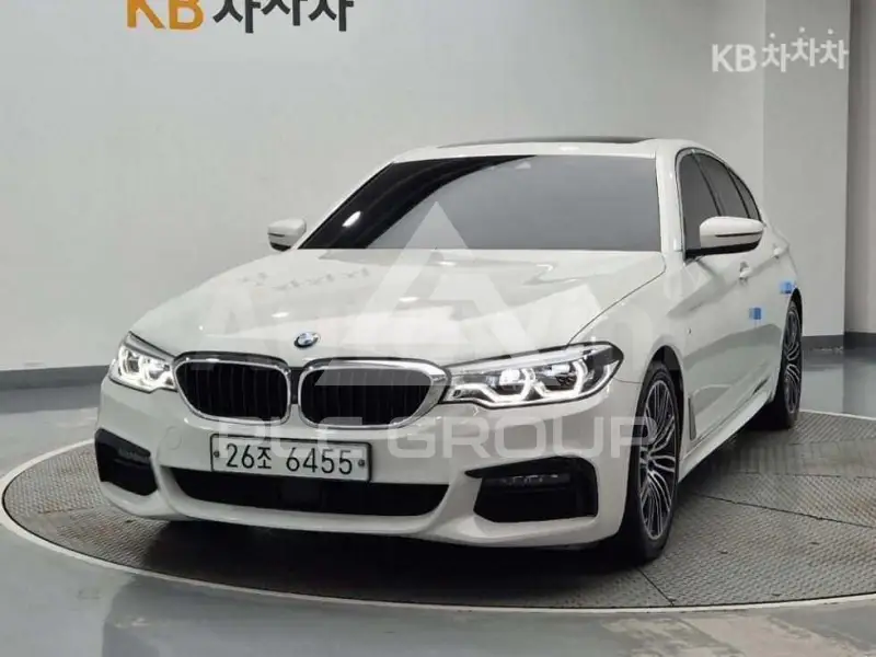 2019 BMW 523