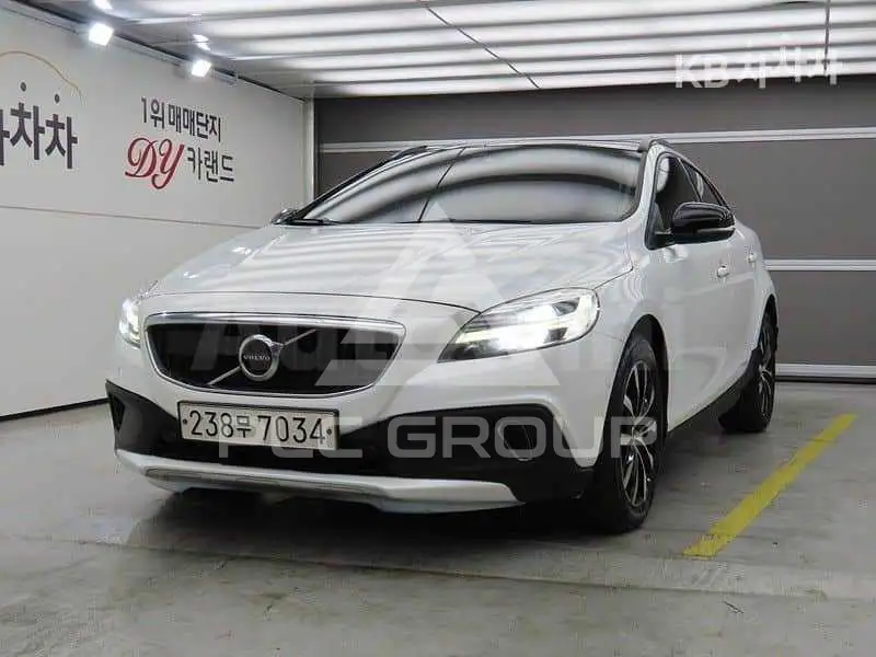 2019 Volvo V40