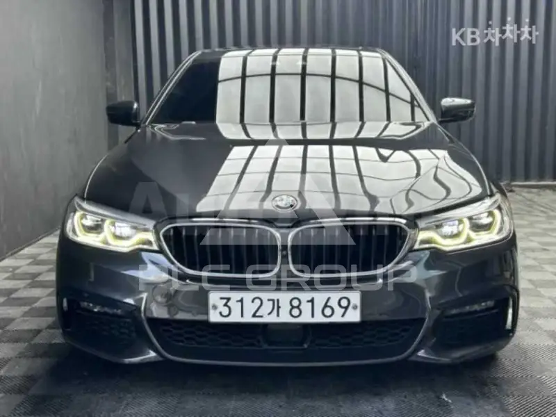 2020 BMW 523
