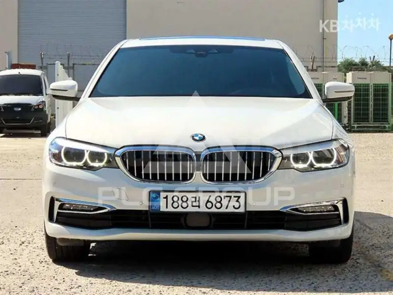 2020 BMW 523