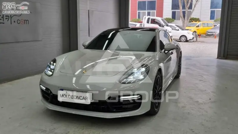 2020 Porsche Panamera