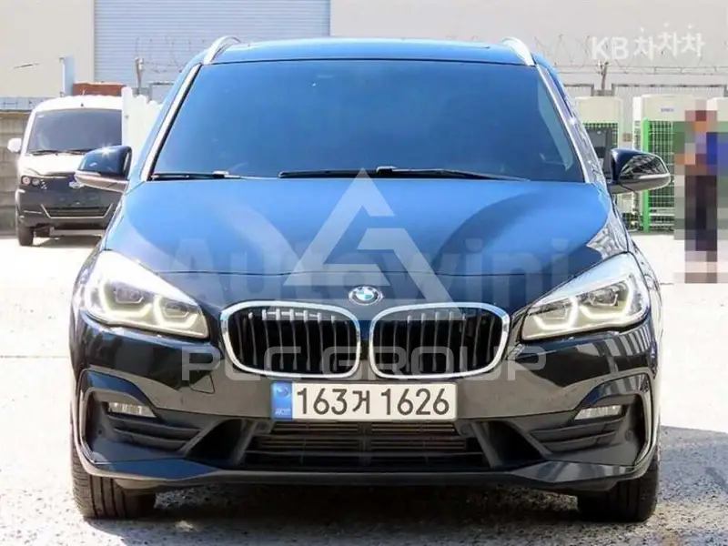 2021 BMW 218
