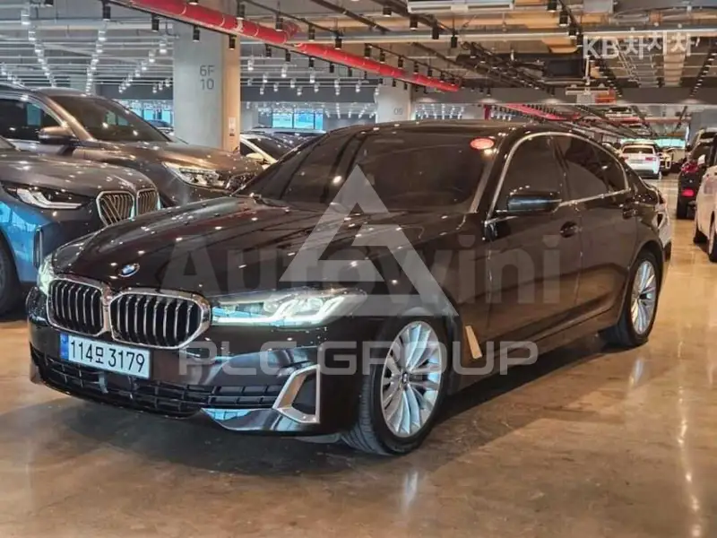 2021 BMW 523