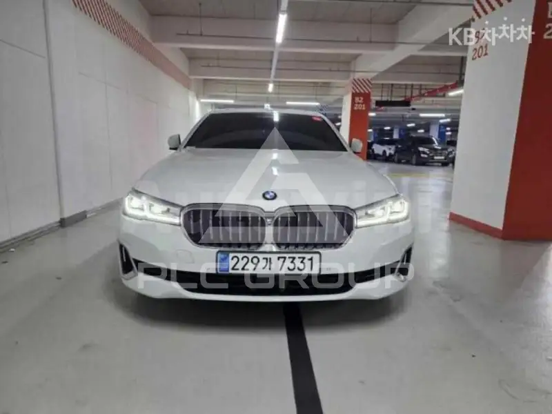 2021 BMW 523