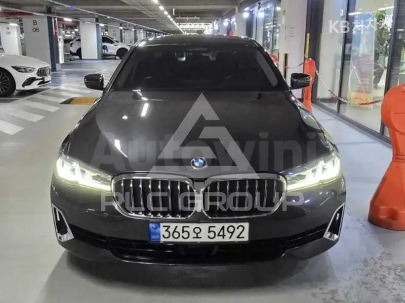 2021 BMW 523