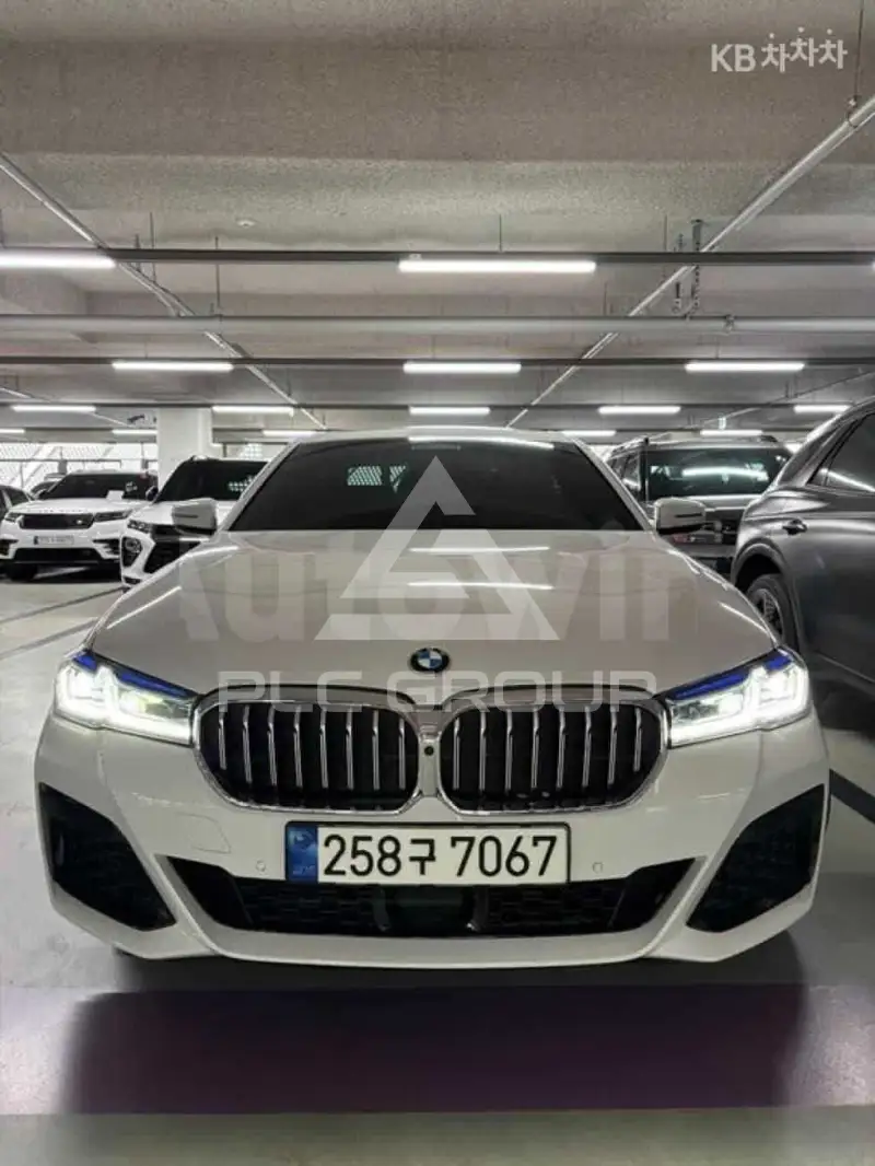 2021 BMW 523