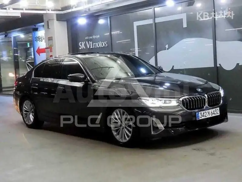 2021 BMW 523