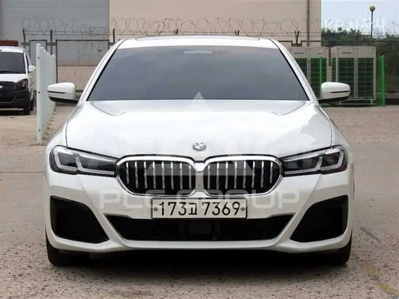 2021 BMW 523