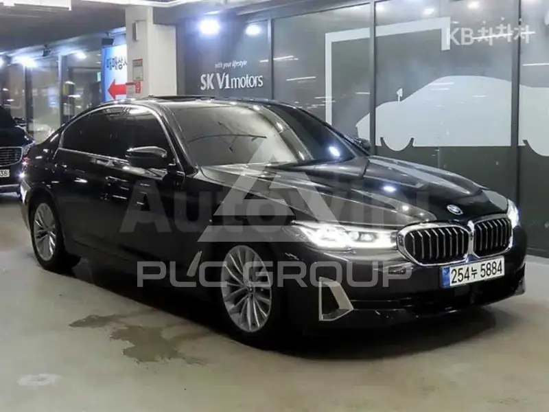 2021 BMW 523