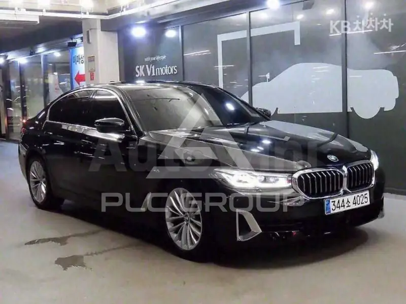 2021 BMW 523