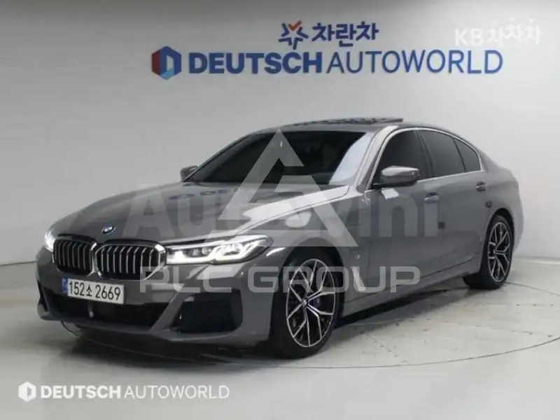 2021 BMW 523