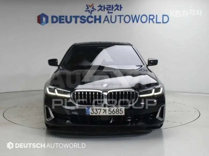 2021 BMW 523