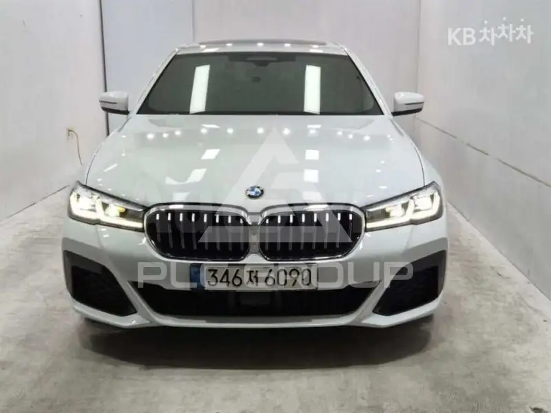 2021 BMW 523