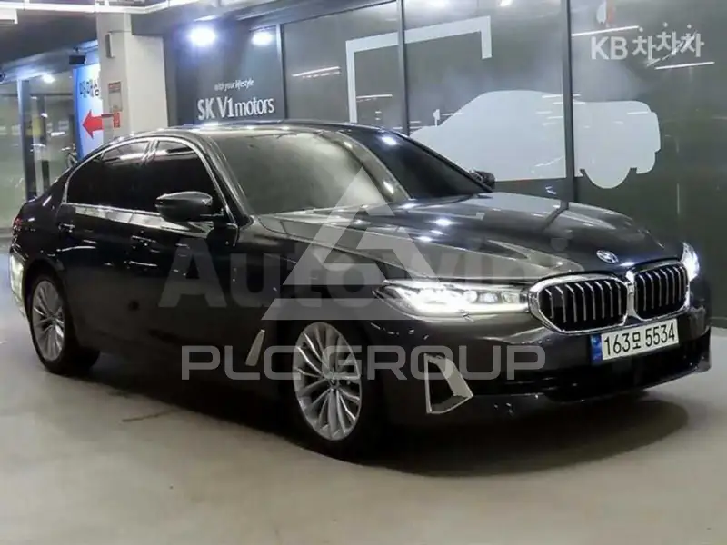 2021 BMW 523