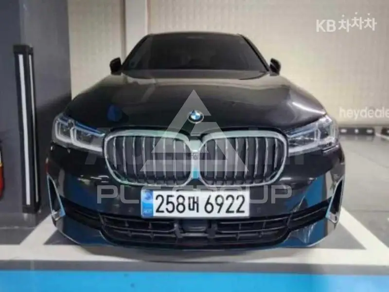 2021 BMW 523