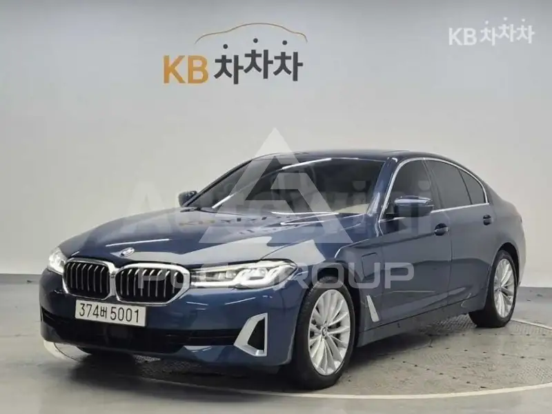 2021 BMW 523