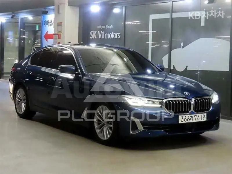 2021 BMW 523