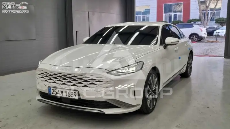 2021 KIA K8