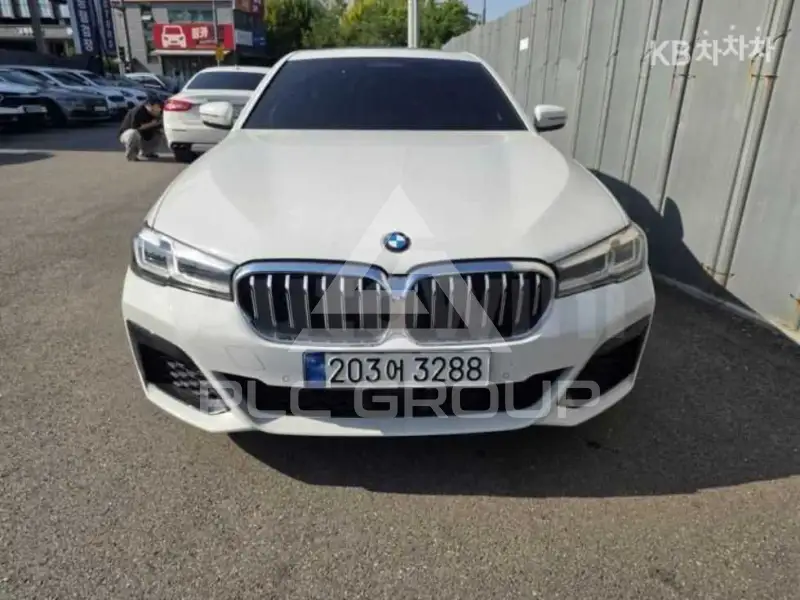 2022 BMW 523
