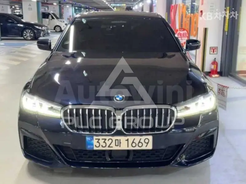2022 BMW 523